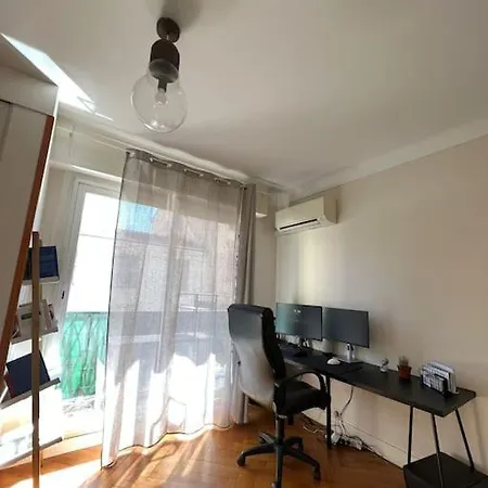 Apartmán Charming Flat In Heart Of